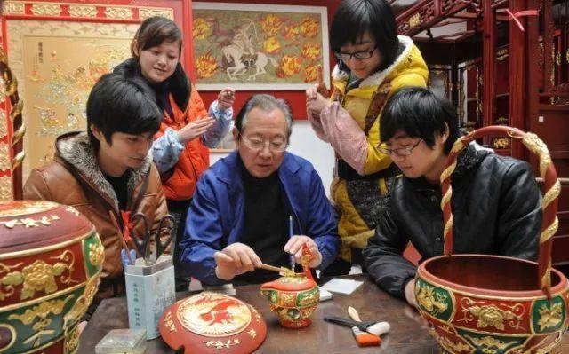 宁波泥金彩漆传人—李光昭